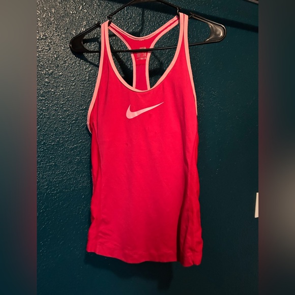 Nike women’s workout tank - Picture 2 of 5